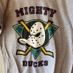 Mighty Ducks VNeck T Size L